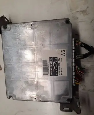 Toyota Avensis T250 Engine control unit/module 8966105A50