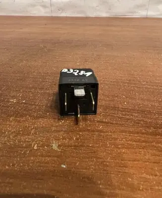 Mercedes-Benz A W168 Other relay A0025421319 D3281