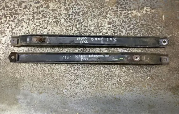 Honda Civic Fuel tank mounting bracket 