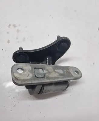 Mercedes-Benz C W204 Front door lower hinge 