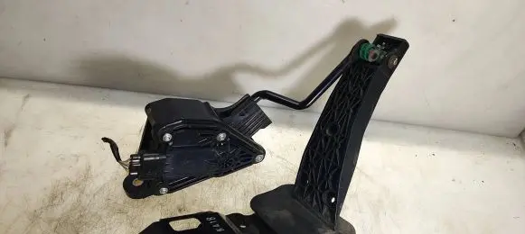 Honda Civic Accelerator throttle pedal 31302J28 J20000083899