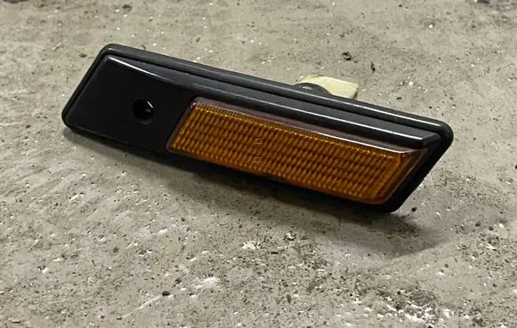 BMW 3 E36 Front fender indicator light 13780149