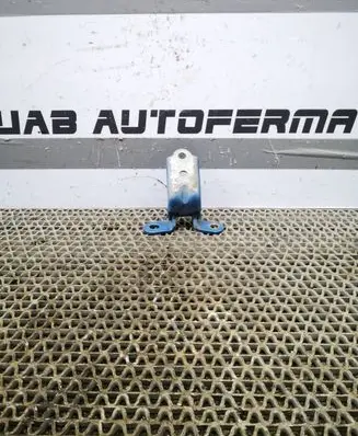 Hyundai i30 Front door upper hinge A046057