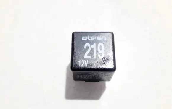 Volkswagen PASSAT B5 Other relay 443951253aa