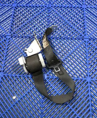 Toyota Auris E180 Middle seatbelt (rear) C7092