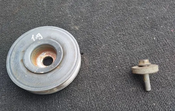Renault Scenic II - Grand scenic II Crankshaft pulley 55530419
