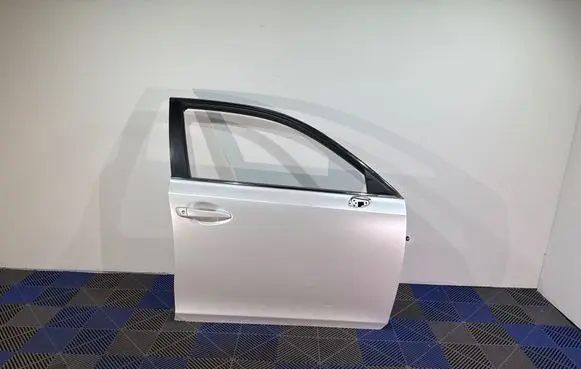Lexus CT 200H Front door
