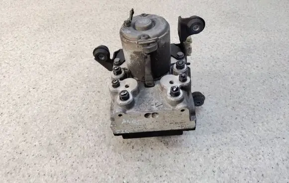 Audi A4 S4 B5 8D ABS Pump 4A0614111G
