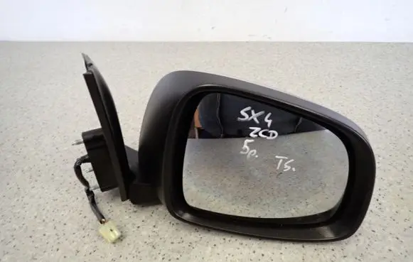 Suzuki SX4 Front door electric wing mirror 