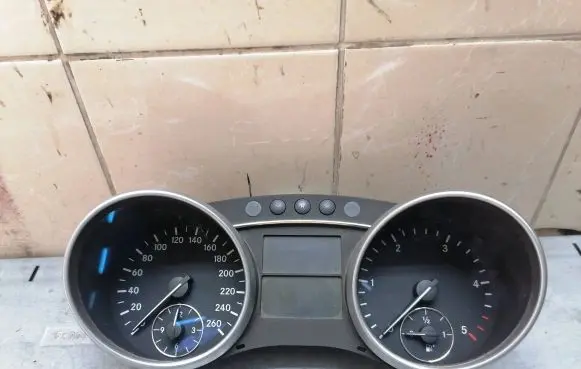 Mercedes-Benz ML W164 Speedometer (instrument cluster) A1645403347 ARC53140391