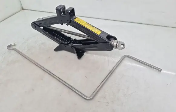 Toyota Avensis T270 Lift Jack 091110F020