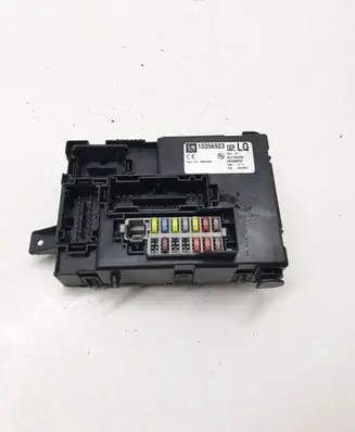 Opel Meriva B Fuse module 13356923