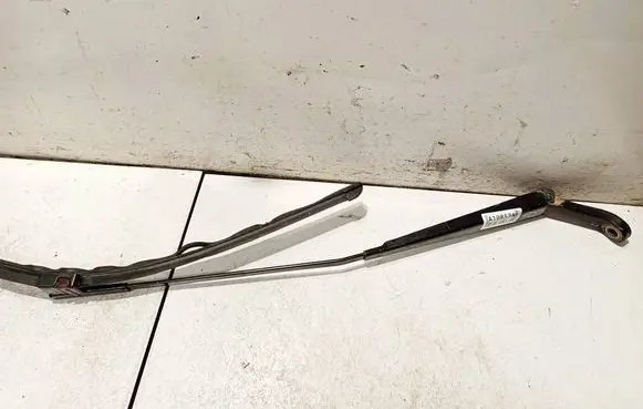 Peugeot 407 Front wiper blade arm