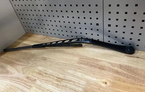 BMW 5 E60 E61 Front wiper blade arm 7035099