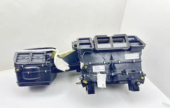 Mercedes-Benz CLS C219 Interior heater climate box assembly 2118300762 A2118300961