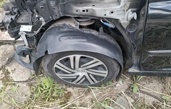 Peugeot 207 CC Front arch