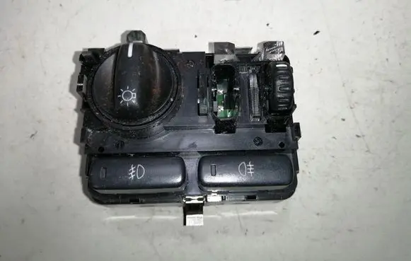 Volvo XC90 Light switch 8685450