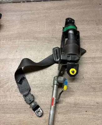 Volvo V70 Front seatbelt 30602989