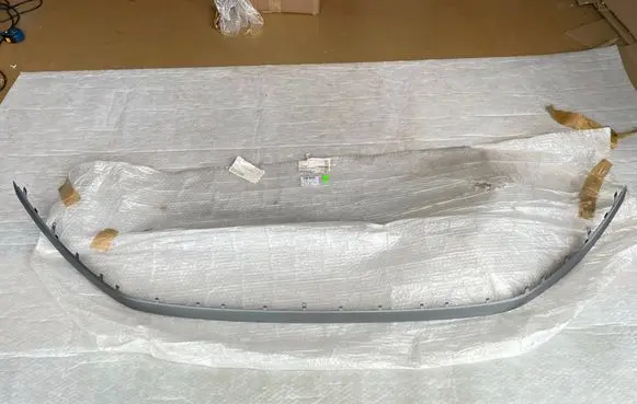 Audi Q8 Front bumper splitter molding 4M8853765BLCP 4M8853765 4M88537651RR