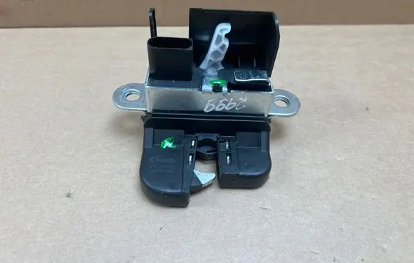 Volkswagen PASSAT B6 Tailgate/trunk/boot lock/catch/latch V10856350