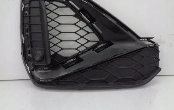 Audi Q2 - Front bumper lower grill 81A807682Q