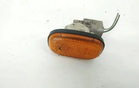 Toyota Avensis Verso Front fender indicator light E136R019461