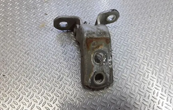Toyota Avensis T220 Front door upper hinge