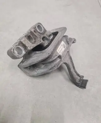 Seat Leon (5F) Engine mount bracket 5Q0199262BE