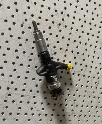 Subaru Outback Fuel injector 16613AA020