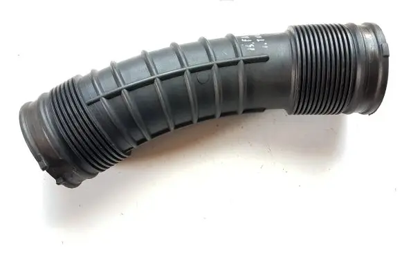 Volvo V70 Air intake hose/pipe 6898050