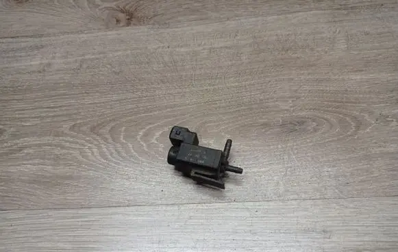 Volvo S60 Turbo solenoid valve 30611668