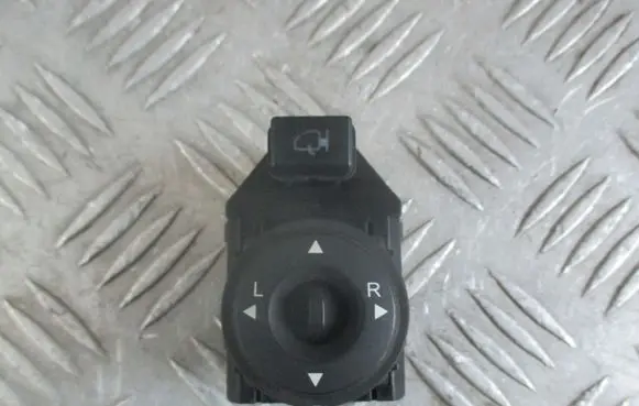 KIA Ceed Wing mirror switch
