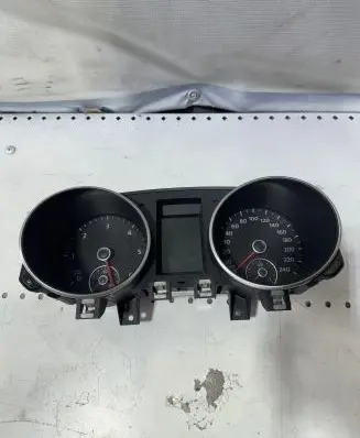 Volkswagen Golf VI Speedometer (instrument cluster) 5K0920872A 1105021088