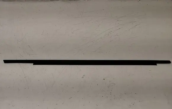 Opel Meriva A Front door glass trim molding 093392730