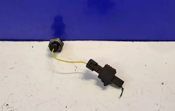 Saab 95 - 96 Oil pressure sensor 9176660 55559824