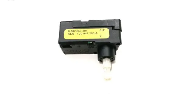 Headlight level adjustment motor