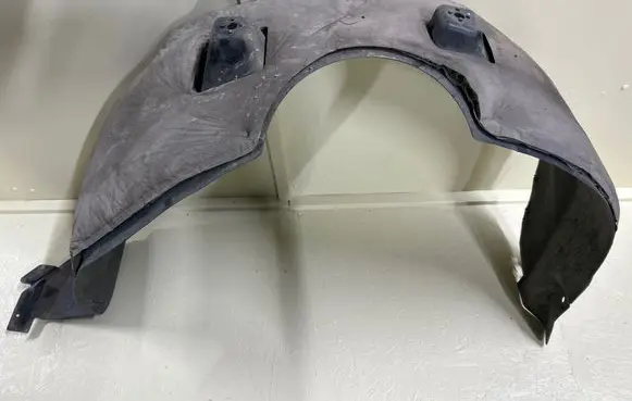 Front wheel arch liner splash guards