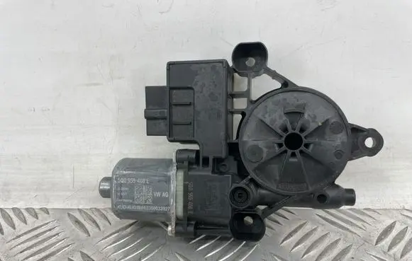 Volkswagen Tiguan Rear door window regulator motor 5Q0959408E