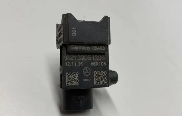 Mercedes-Benz C W205 Airbag deployment crash/impact sensor A2139051300