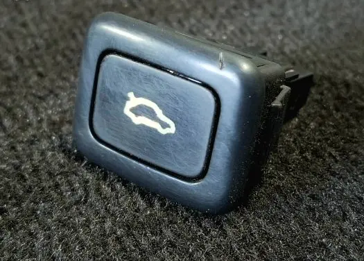 Saab 9-3 Ver1 Tailgate opening switch 