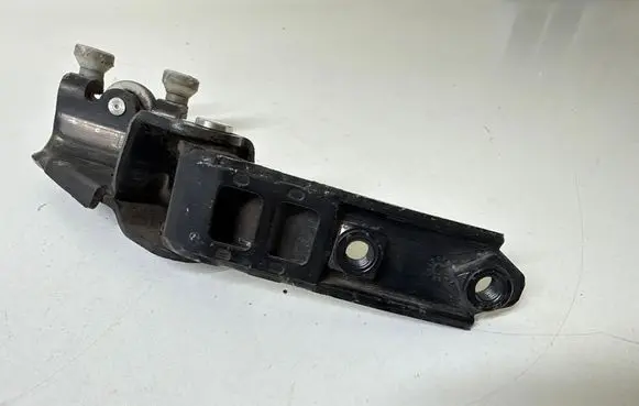 Volkswagen Transporter - Caravelle T5 Sliding door middle roller runner 7H0843336C