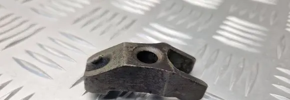 Volvo V70 Fuel Injector clamp holder 