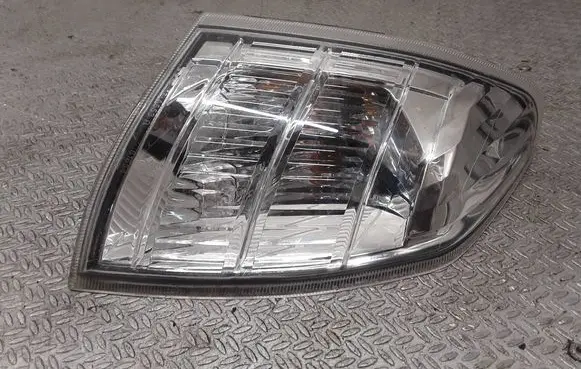Nissan X-Trail T30 Front indicator light 