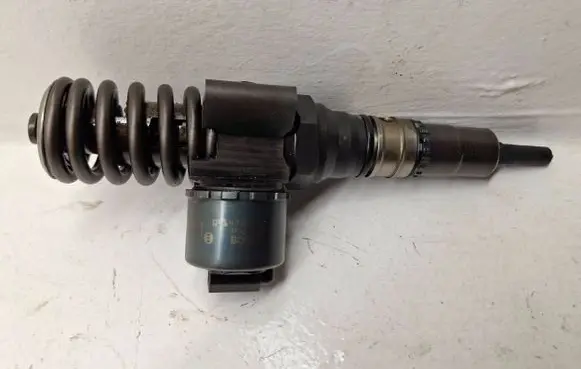 Volkswagen Golf V Fuel injector 0414720404