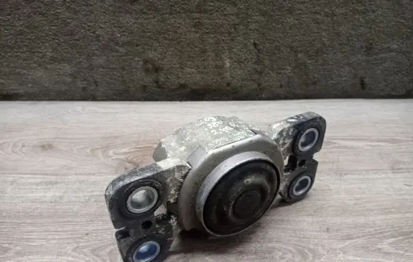 Volvo S80 Engine mount bracket 6G927M121NF