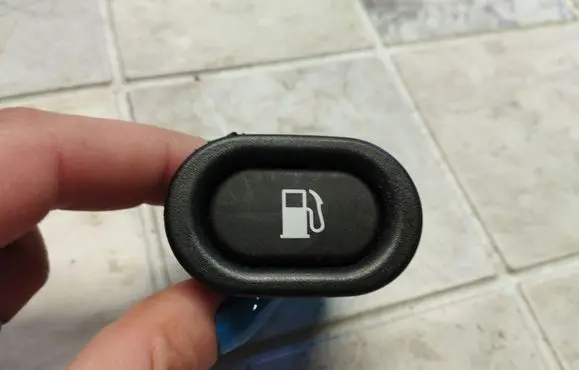 Saab 9-5 Fuel tank opening switch 4617544 156797