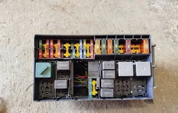 Ford Focus Fuse box set 98AG14A142AC 981208