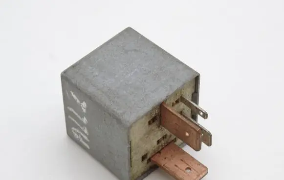 Volkswagen Golf III Other relay 357911253A