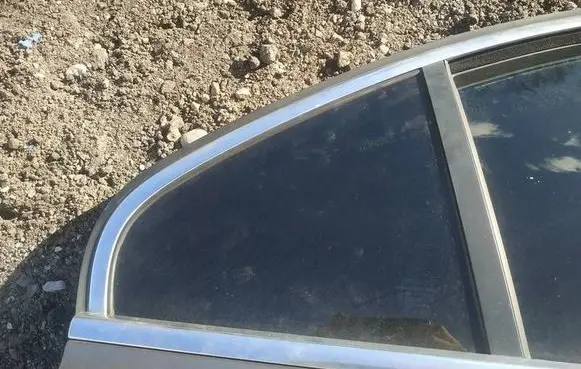 Volvo S80 Rear vent window glass as2