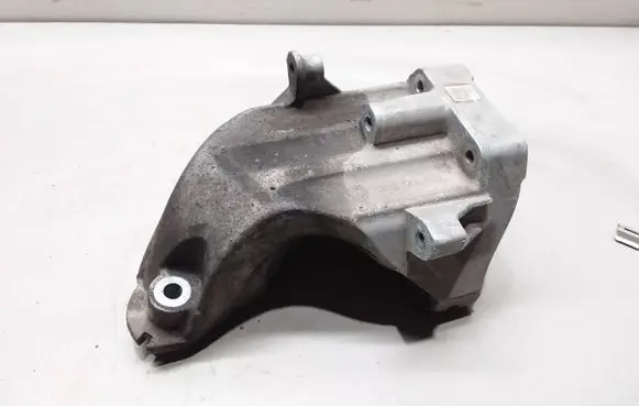 Mercedes-Benz E W212 Engine mounting bracket A651223000